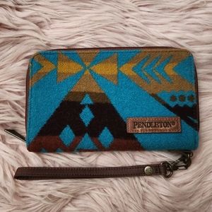 Pendleton wool aztec zip wristlet wallet